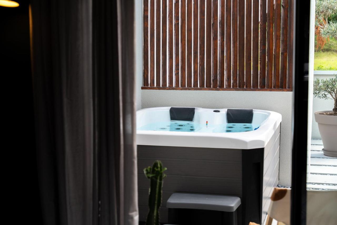 Yanna Lodge, Gite Classe 4 Etoiles Avec Spa Couvert Entierement Arrest Extérieur photo